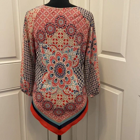 HeartSoul - Women's Pullover Multi-Color V-Neck and V-Bottom Blouse (NWOT) - Picture 2 of 8